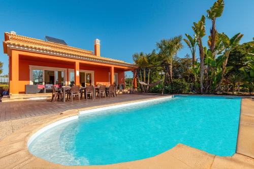 Villa California - Piscina aquecível e BBQ na Corcovada, Albufeira