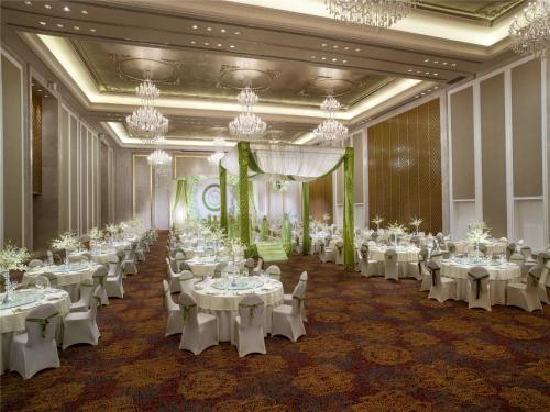 Restaurant ou autre lieu de restauration dans l'établissement Sofitel Xining