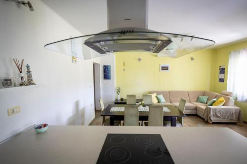 Χώρος καθιστικού στο Salt Pans Apartment