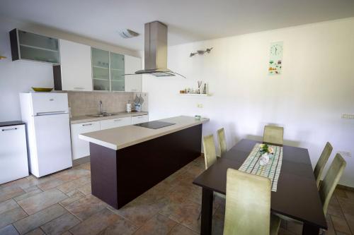 Η κουζίνα ή μικρή κουζίνα στο Salt Pans Apartment