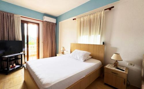 Postel nebo postele na pokoji v ubytování Antonia Rooms Qeparo