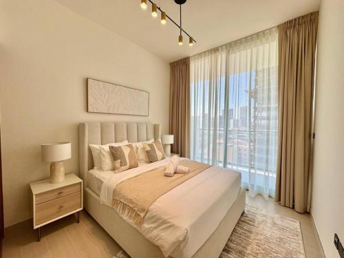 Chic Jvc 1br Pool Access, Balcony & Parking