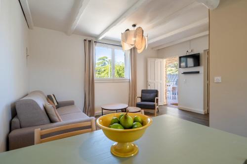 Kuchyň nebo kuchyňský kout v ubytování Small stone mas T2 in a tourist residence