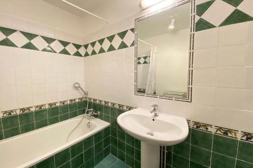 Ένα μπάνιο στο Magnificent flat in the heart of lavender fields - 6-7 people