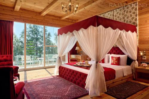 Postel nebo postele na pokoji v ubytování Deventure Shimla Hills