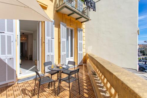 #35 Staywizus - Suite Carlone 5min from the beach AC & Terrace
