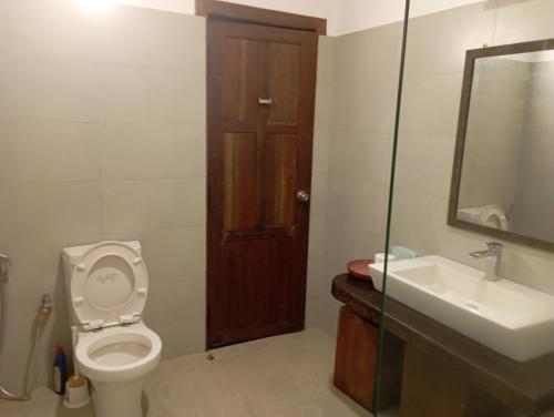 Ein Badezimmer in der Unterkunft Mangi's Tranquil Bangalows