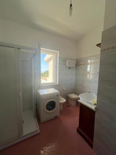 a bathroom with a toilet and a shower and a sink at Casa Vacanze Lenza in Brattirò