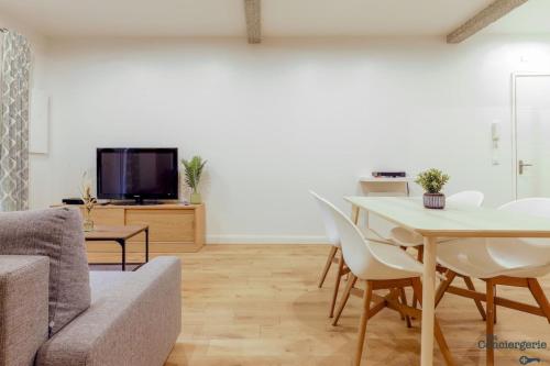 Parga17 - Hypercentre - Place St-Pierre - Terrasse