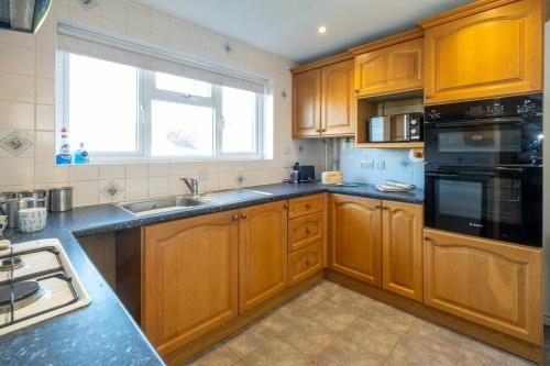 Kuchyň nebo kuchyňský kout v ubytování 6 Franklin Rd - Aldeburgh Coastal Cottages