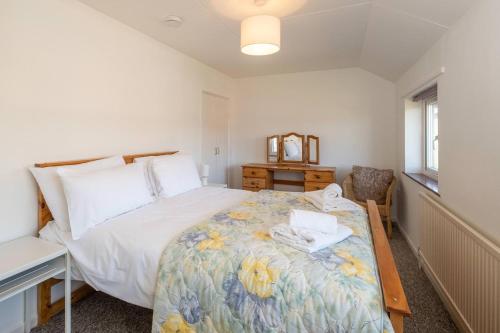 Postel nebo postele na pokoji v ubytování 6 Franklin Rd - Aldeburgh Coastal Cottages