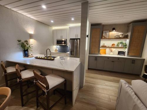 Una cocina o zona de cocina en Elevate USVI Completely remodelled 2025!