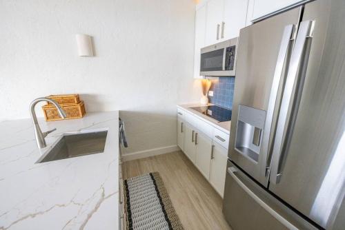 Una cocina o zona de cocina en Elevate USVI Completely remodelled 2025!