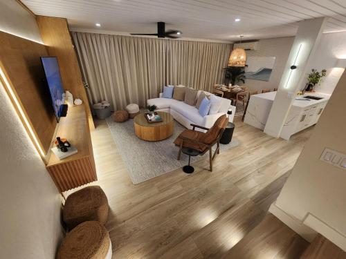 Zona de estar de Elevate USVI Completely remodelled 2025!