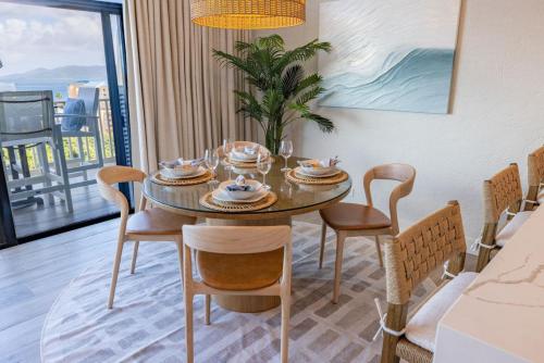 Zona de estar de Elevate USVI Completely remodelled 2025!