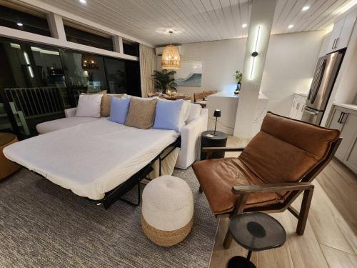 Zona de estar de Elevate USVI Completely remodelled 2025!