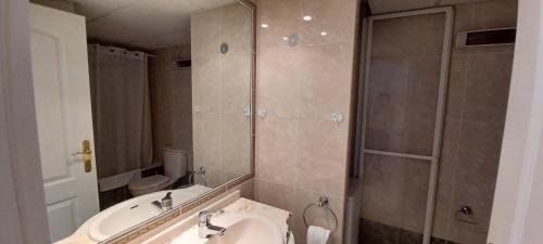 Kúpeľňa v ubytovaní Apartamentos Zafiro Unitursa