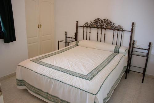 Posteľ alebo postele v izbe v ubytovaní Apartamentos Zafiro Unitursa