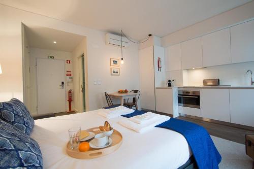 Vibrant Central Studio, By Home Match
