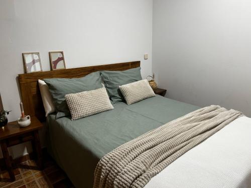 a bed with two pillows on it in a bedroom at Alojamiento Retama Toledo in Toledo