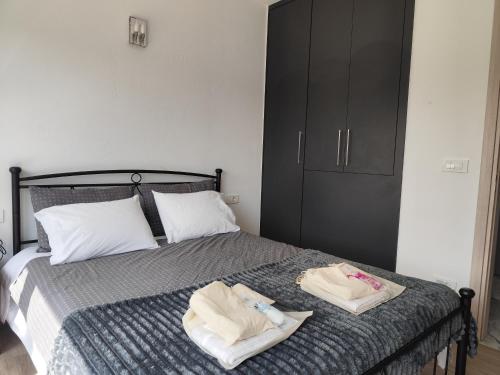 a bedroom with a bed with two towels on it at Celin's Appartment in Tríkala