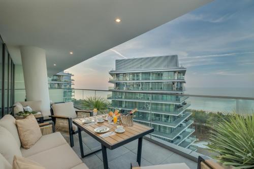 Balkón nebo terasa v ubytování Waveview Premium Apartment, 9th Floor