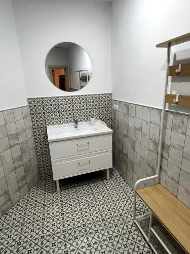 a bathroom with a sink and a mirror at La casa del Retablo in Córdoba