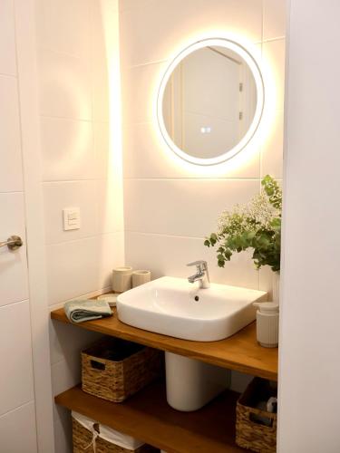 a bathroom with a sink and a mirror at Iturrama Nomada loft by Clabao in Pamplona