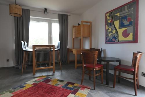 a living room with chairs and a table and a window at Gästehaus Senger in Bestwig