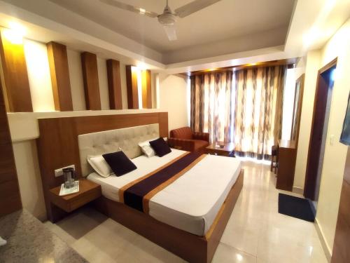 Hotel Samrat On Mall Road with complimentary Parkingにあるベッド