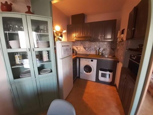 a small kitchen with a washer and dryer at T3 Orcières 8 personnes in Orcières