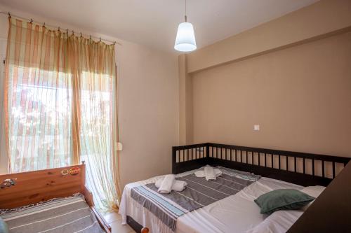 En eller flere senge i et værelse på Alex apartment