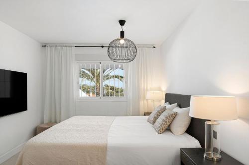 5 BR Luxury apt w Pool, garage and amazing views