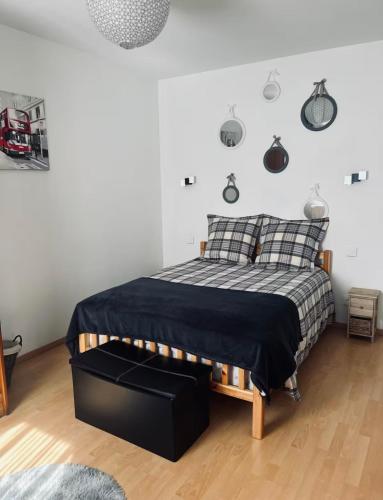 a bedroom with a bed with a black comforter at Appartement avec terrasse privative in Celles-sur-Plaine