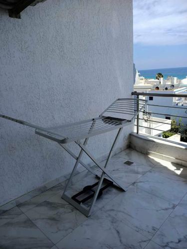 a metal table on the balcony of a building at Dar hana in Rafrāf