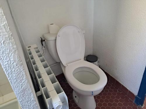 Kúpeľňa v ubytovaní Studio charmant à Treignac avec terrasse de 22 m²