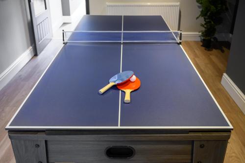 Πινγκ πονγκ στο Stunning Bolton Abode - Sleeps 6 - Games Room & Free Parking ή εκεί κοντά