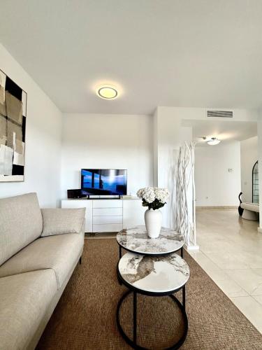 2BR Luxe Stay in Marbella Close to Beaches