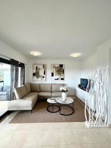2BR Luxe Stay in Marbella Close to Beaches