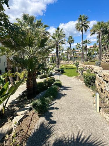 2BR Luxe Stay in Marbella Close to Beaches
