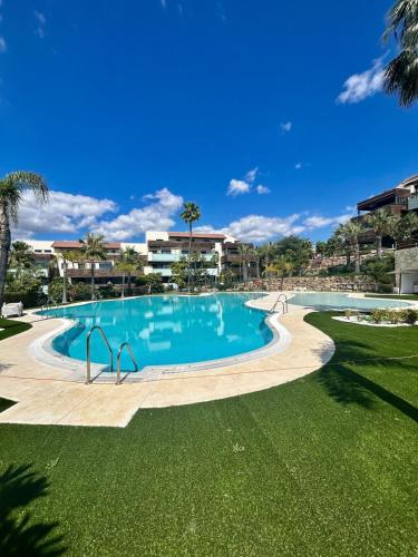 2BR Luxe Stay in Marbella Close to Beaches