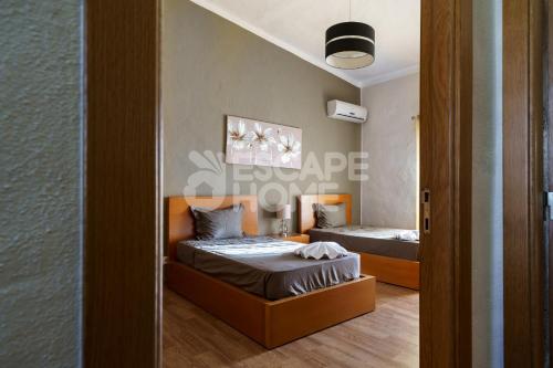a small bedroom with two beds in a room at Villa Estrela do Mar in Porches