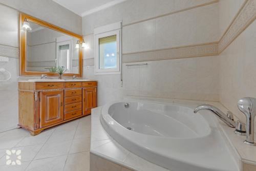 Kúpeľňa v ubytovaní Villa La Corona by Abahana Villas