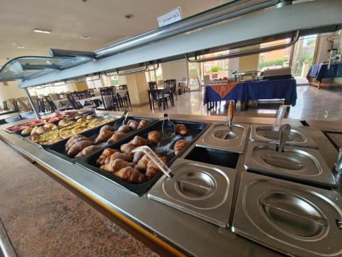 Gallery image of Hotel Rivadoro-Spiaggia ombrellone e lettini-Piscina-Parcheggio in Martinsicuro