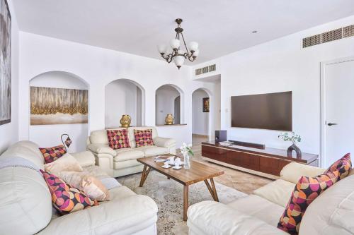 Frank Porter - Al Badia Hillside 2