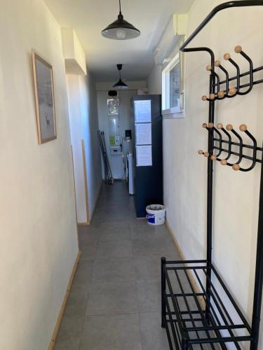 Kuchyň nebo kuchyňský kout v ubytování Chalet authentique au calme, en lisière de forêt, montagne, sentiers 15mn Gérardmer & Alsace "Chalet Mon beau sapin"