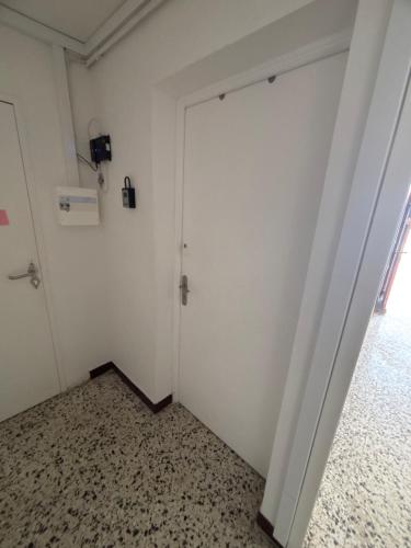 Modern Studio Near Velodrome Stadium Great Location