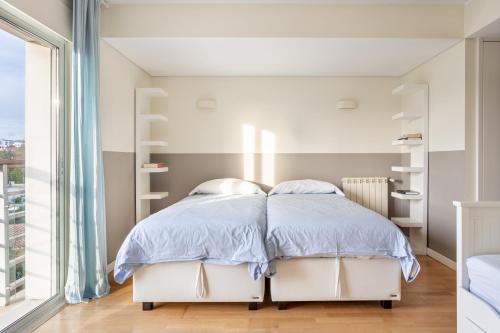 Cidadela Deluxe 2BR with Pool and Sea View