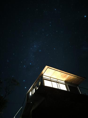 a light on top of a building at night at Villa Toscana I - Gran Vista y Tranquilidad in Villa Serrana