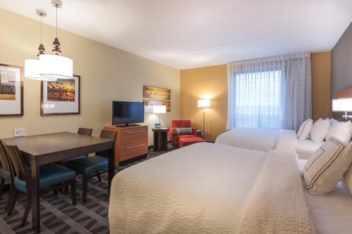 Postel nebo postele na pokoji v ubytování TownePlace Suites by Marriott Belleville